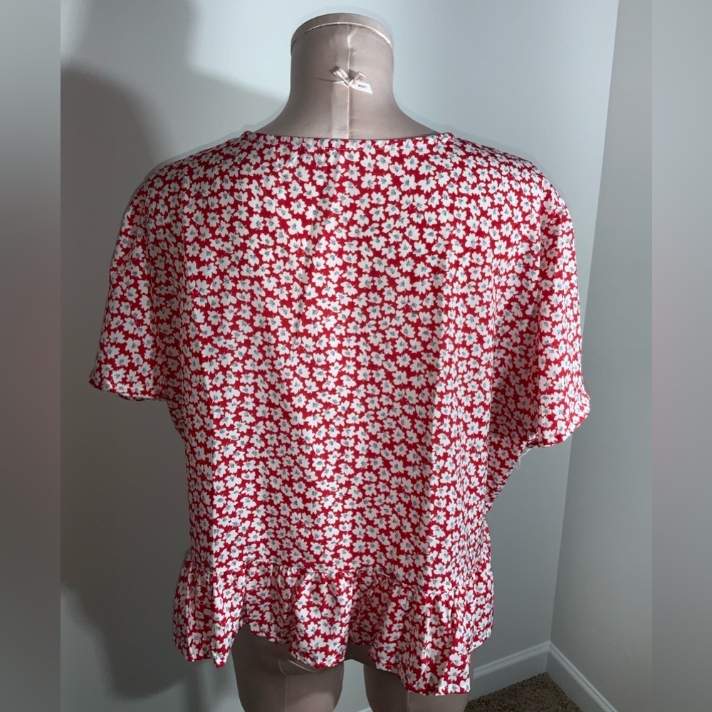 Shein 2xl Red&Wht Flower Top - Picture 3 of 9